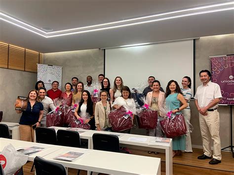 Uniodonto Londrina Promove Palestra Sobre Clareamento Dental Aos Seus