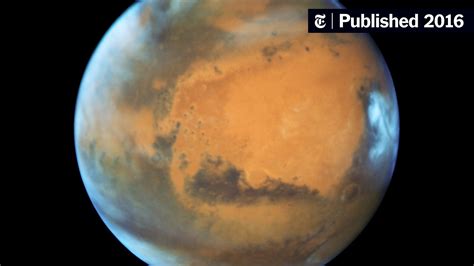 A Close Encounter For Earth And Mars The New York Times