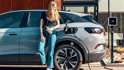 Lauto Elettrica Frena Audi Chiude La Fabbrica Di Ev E Le Industrie Di