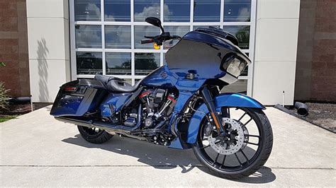 2019 Harley Davidson® Fltrxse Cvo™ Road Glide® Mako Shark Fade Palm