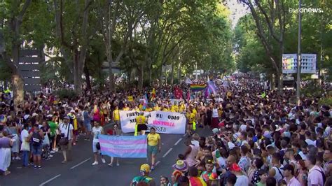 Millionen Menschen Beim Pride Marsch In Madrid Video