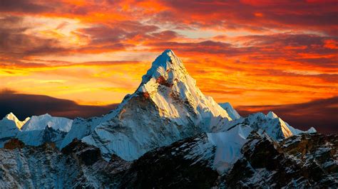 Sunset In Himalayan Mountain Mount Everest Between Nepal And China ...