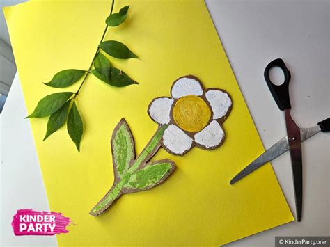 Blume zum Muttertag basteln schnelle Bastelidee für Kinder