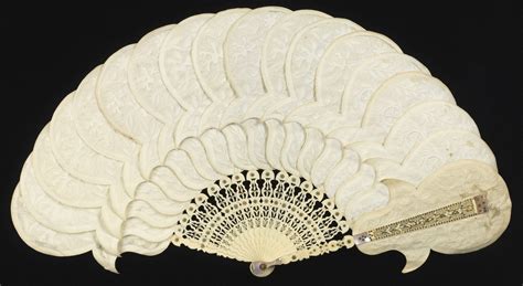 Brisé fan | Smithsonian Institution