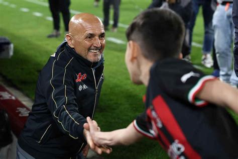 Napoli Salti Di Gioia Per Spalletti Ha Recuperato Dall Infortunio