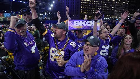 Vikings Season Ticket Members Attend Exclusive NFL Draft Experience in Detroit