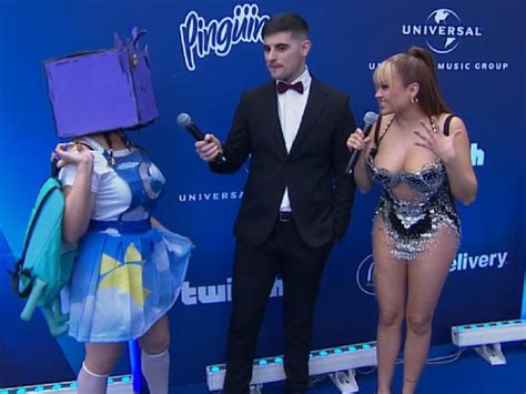 AriGameplays Conduce La Alfombra Azul De Los Premios ESLAND 2023