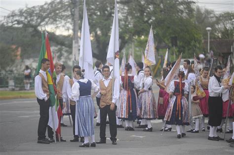 Galeria De Fotos Confira Quem Passou Pelo Desfile Da Fenarreco