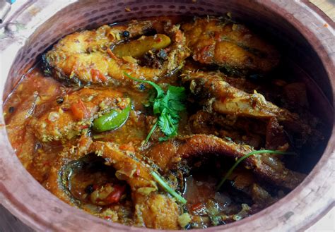 Fish Curry With Potatoes And Whole Spices Bengali Style Girl