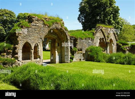 Hailes abbey ruins near winchcombe hi-res stock photography and images ...