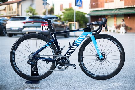 Giro DItalia Pro Bike Einer Rubios Featherweight Canyon Aeroad CFR