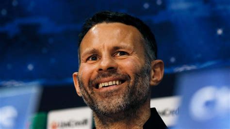 Foto Masa Lalu Kelam Giggs Mulai Diterima Sang Ayah