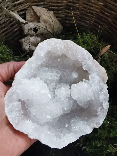 Smuk Kvarts Geode Halvdel 560g Unika Sten Mineraler Krystaller