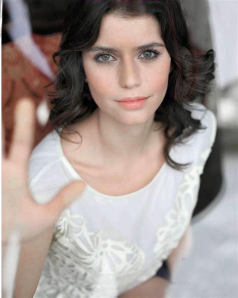 Beren Saat ASK I MEMNU Photo 19713541 Fanpop