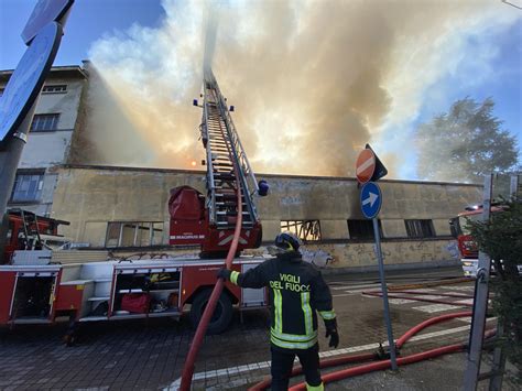 Incendio In Centro A Monza Le Foto Corriere It