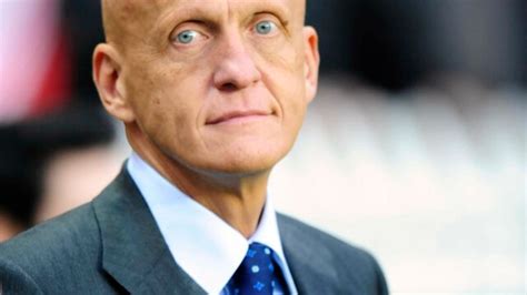 Pierluigi Collina aurait aussi mis un carton rouge à Nani lors de