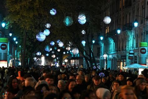 Fête des Lumières à Lyon 800 policiers périmètres fermés La