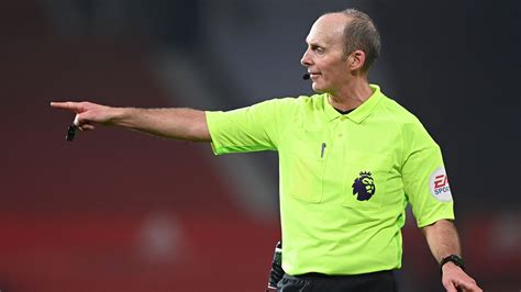 Mike Dean: Police investigating death threats sent to Premier League referee and his family | UK ...