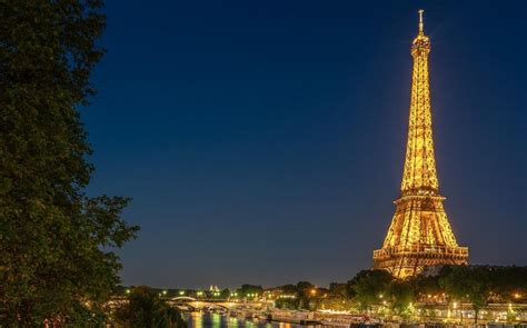 ¿a Qué Hora Se Enciende Y Centellea La Torre Eiffel Horarios En España