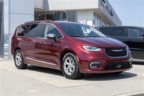 Chrysler Pacifica Hybrid 2023: Over 17 Royalty-Free Licensable Stock ...