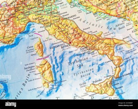 Mapa geográfico del país europeo Italia con ciudades importantes