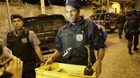 Baile No Morro Do Turano Termina Tr S Policiais Feridos E