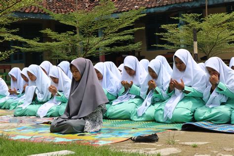 Sujud Syukur Atas Selesainya Ujian Niha I Gelombang Pertama Santri