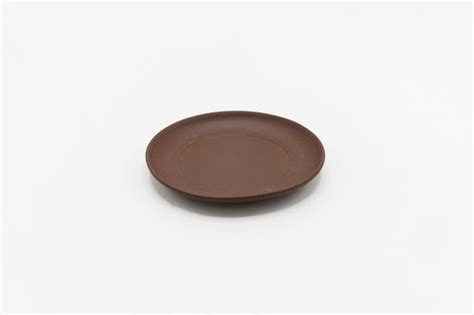 Yixing clay coaster. Leaves with hugs