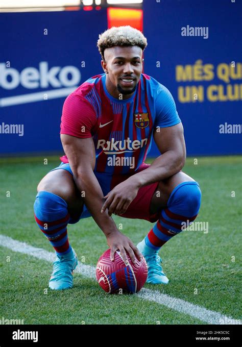 Fußball FC Barcelona präsentiert neues Signing Adama Traore Camp