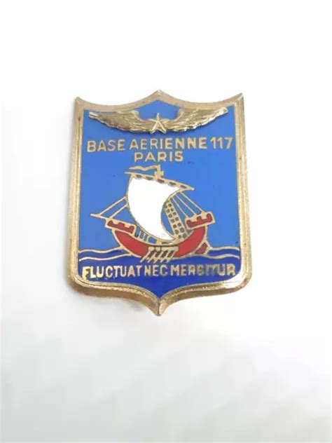 BASE AÉRIENNE 117 Paris insigne militaire émaillée pucelle FLUCTUAT NEC