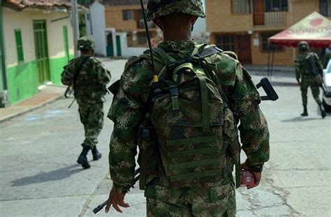 Mueren Dos Soldados Colombianos En Un Ataque De Disidentes De Las Farc