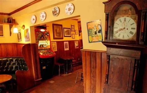 'Britain's wonkiest pub' The Crooked House 'closed forever' after being ...