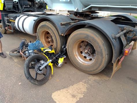 Mototaxista Fica Ferido Ap S Colis O Que Envolveu Carreta E Caminh O Na