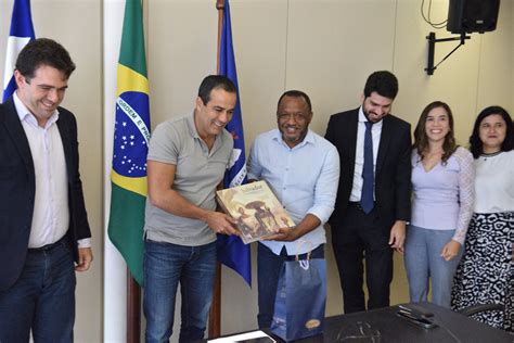 Comitiva Da Prefeitura Do Recife Se Re Ne Bruno Reis E Visita Obras