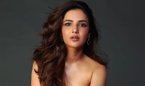 Jasmin Bhasin Gets Bo Ld For Photoshoot Raises Internets Mercury