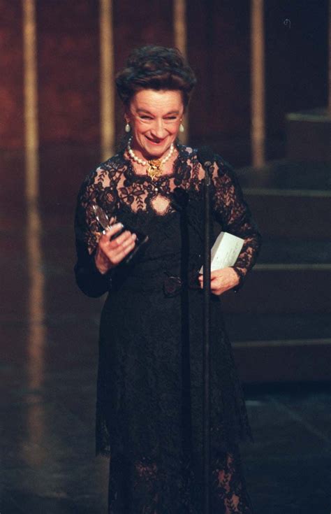 Zoe Caldwell, Winner of Four Tony Awards, Is Dead at 86 - The New York Times