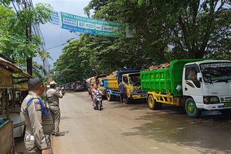 Bikin Macet Dan Jalan Licin Proyek Pembangunan Pabrik Di Tangerang