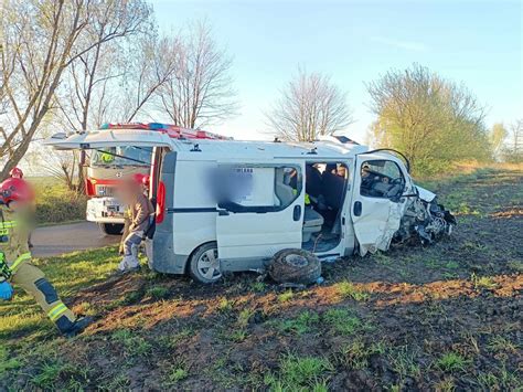 Wypadek busa pod Krakowem kilka osób poszkodowanych Po rannych