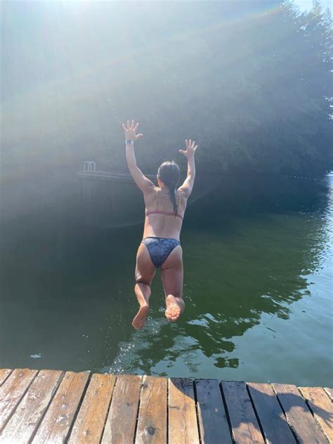 7 Hot Sexy Amanda Weir Bikini Pics