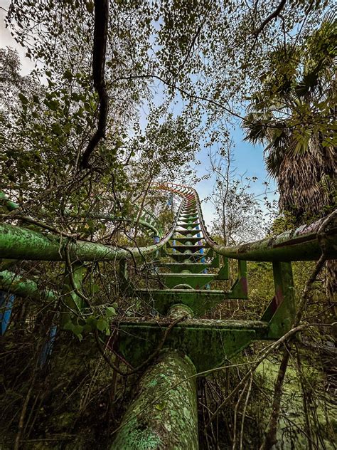 Abandoned roller coaster, The Jester from Six Flags, New Orleans | Know