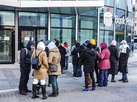 Wsparcie i bezpieczeństwo PKO Bank Polski pomaga Ukrainie Biznes Wprost