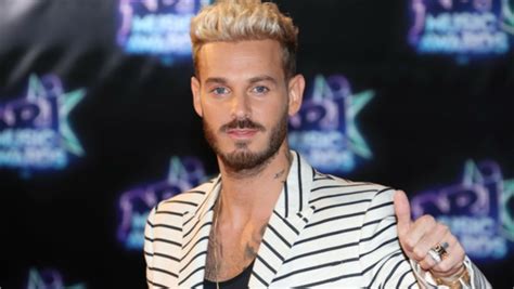 M Pokora Torse Nu Il Saffiche Avec Son Fils Pour Un Instant Câlin