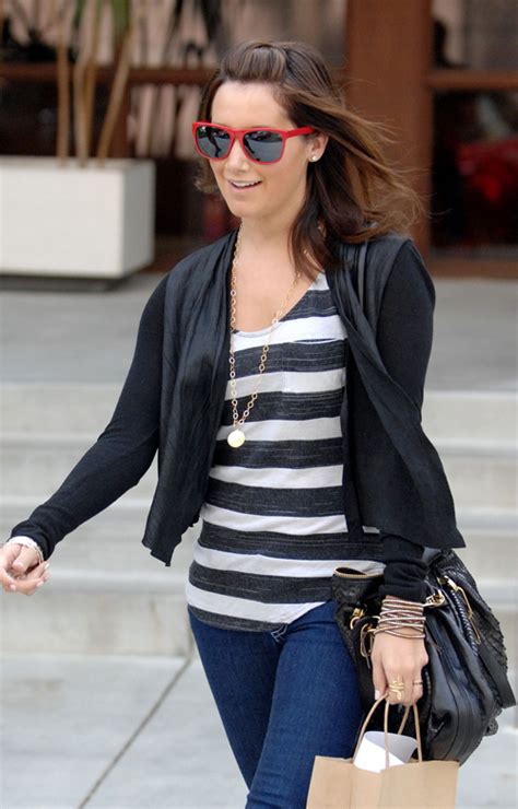 being pretty-an indian girl's blog: Ashley Tisdale Outfits!