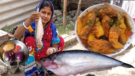 বেগুন আলু দিয়েবড়োপাবদা মাছ বানিয়ে নিলাম দুপুরের স্পেশাল মেনু। গরম