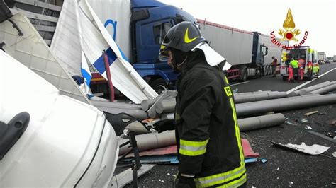 Tamponamento Tra Tre Camion In Autostrada Un Ferito La Nuova Venezia