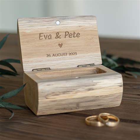 Wunderschöne Ringschatulle aus Holz für Eure Hochzeit personalisiert