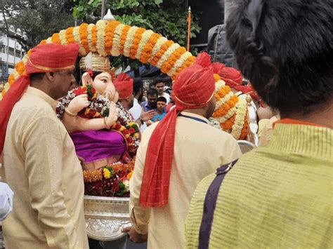 Pune Ganpati Video Photo Ganeshotsava Ends With Immersion Procession