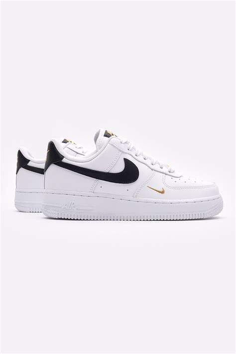 Купить белые женские кроссовки WMNS Air Force 1 07 ESS от Nike CZ0270