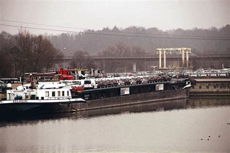 Im Hafen brummt das Geschäft