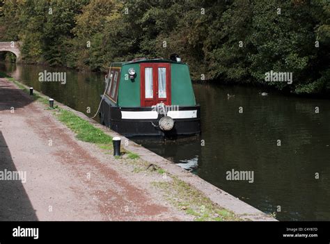 The Worcester and Birmingham canal at Tardebigge canal village in ...